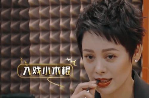 娱乐吃瓜配音演员是谁呀,是谁演绎了热门话题的趣味声音?